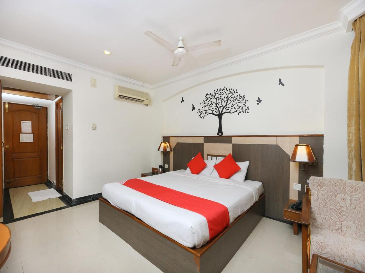 Oyo 1081 Hotel Sindhu International Tirupati Exterior foto